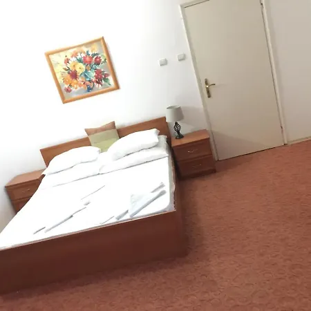 Peter Hotel
